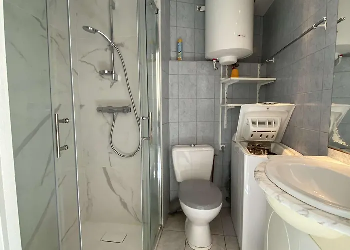 T2 Climatisé Avec Balcon, Parking, Et Wifi – - Fr-1-553-224